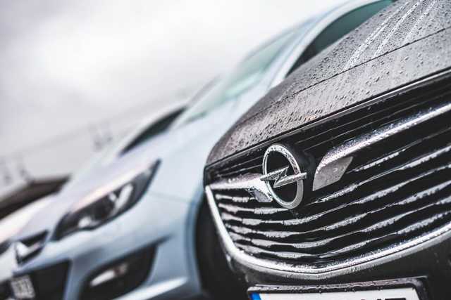 В Одесском порту заметили тысячи битых авто из США