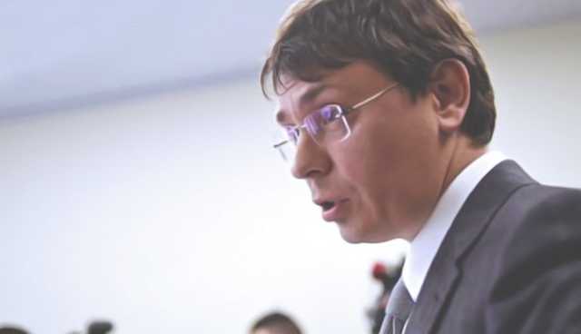 На Крючкова надели браслет слежения