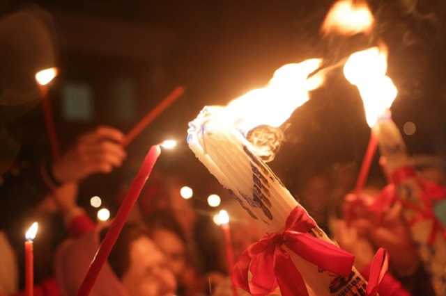 Митрополит УПЦ Антоний и Вадим Новинский привезли в Украину благодатный огонь