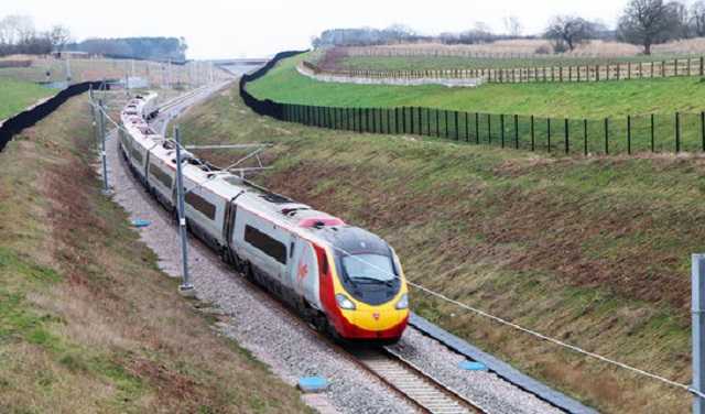 В Україні зобов’язали огороджувати залізничні колії