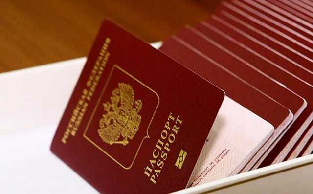 В России начали выдавать паспорта украинцам