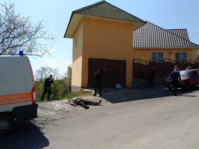 На Полтавщине мужчина упал и умер возле дороги