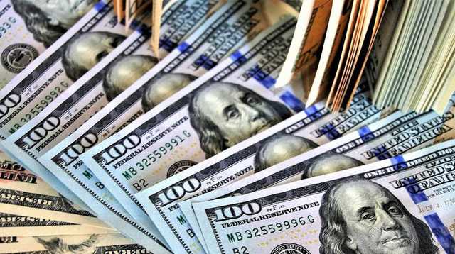 Доллар и евро опустились ниже критического уровня: установлен новый курс валют