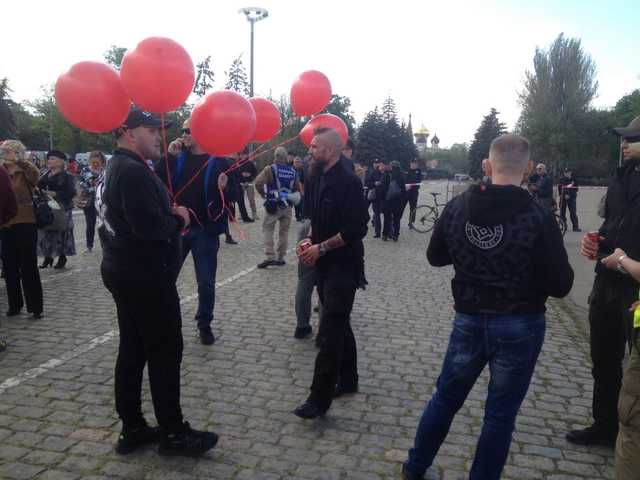 В Одессе начались стычки. На Куликово поле зашли 40 человек с красными шариками