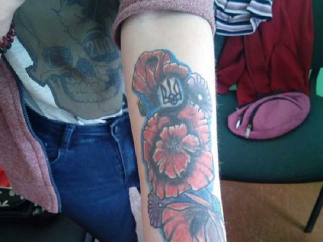 С Украиной в сердце: тату школьницы с Донбасса вызвало восторг в сети