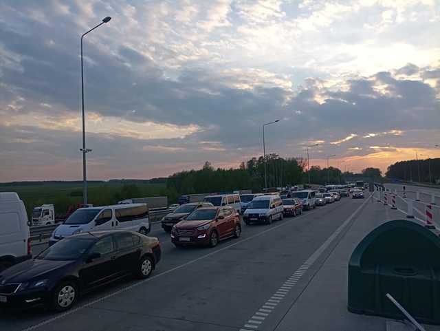 Огромные очереди: Украинцы везут «для себя» из ЕС товар, не платя налоги