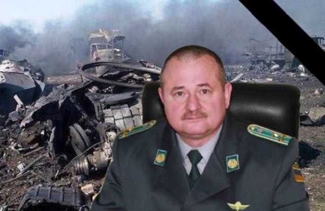 Порошенко присвоил погибшему в 2014 году генералу Момоту звание Героя Украины