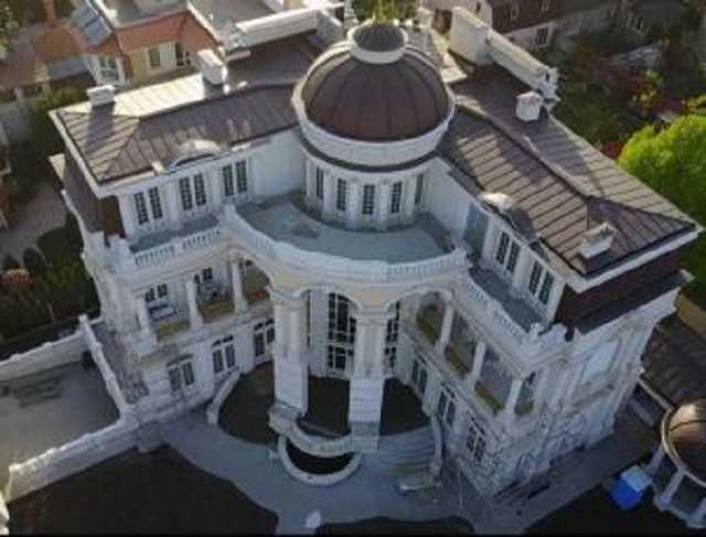 Одесский губернатор Паращенко построил себе дворец в стиле оперного театра