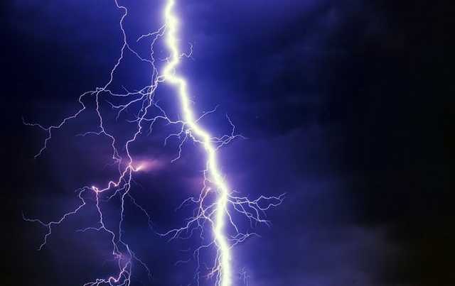 Народний синоптик попередила, що на Київ йде гроза з градом