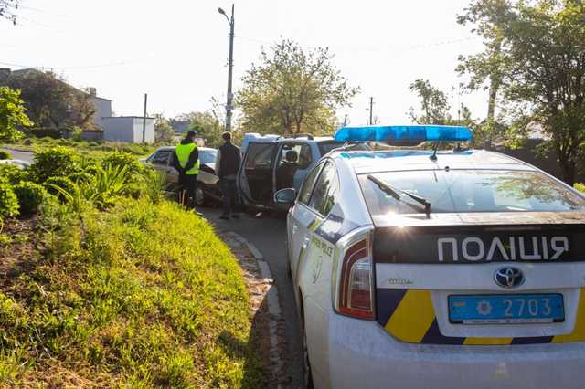 В Днепре произошло лобовое столкновение двух иномарок, есть пострадавшие