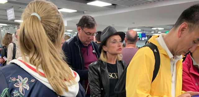 Жена Луценко засветилась аэропорту Рима в странном наряде и шляпе