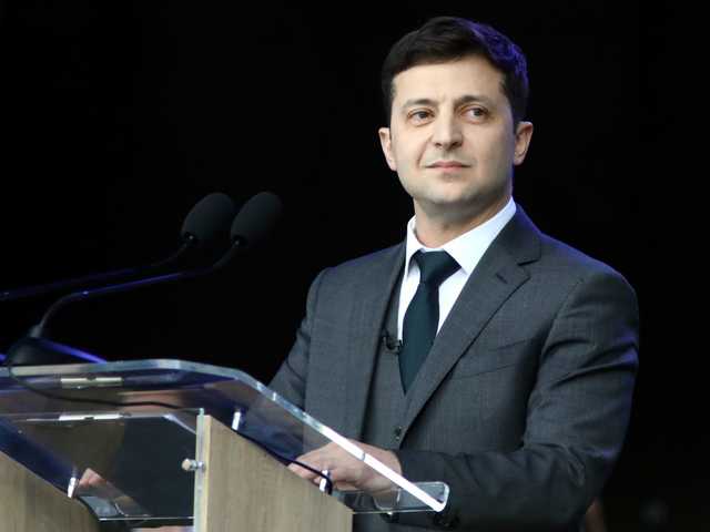 «Удары под дых»: как противостоит Зеленскому уходящая власть