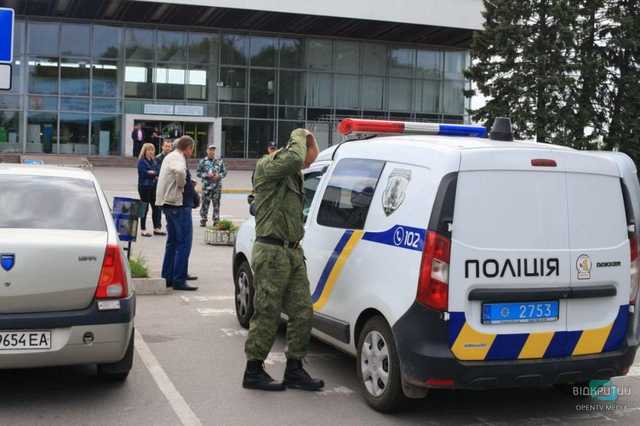 Из аэропорта в Днепре из-за сообщении о минировании эвакуировали людей