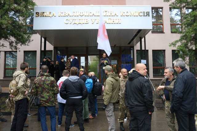 Активісти під ВККС вимагали звільнити одеського суддю Коваленка
