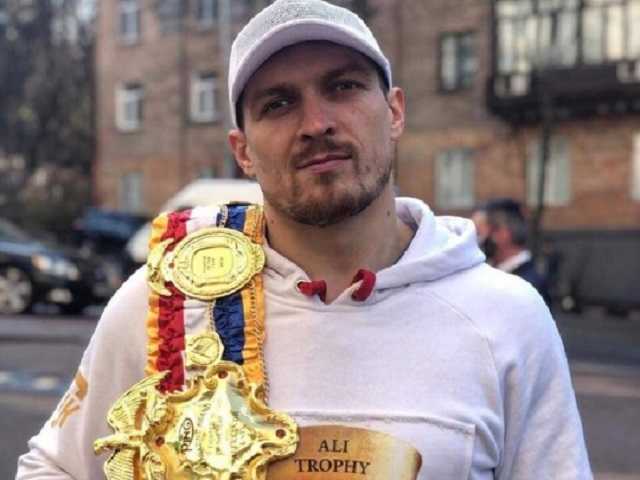 Назван гонорар Усика за дебютный бой в супертяжелом весе