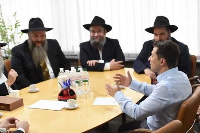 Зеленский в окружении раввинов: новый президент строит диалог с оккупированными территориями