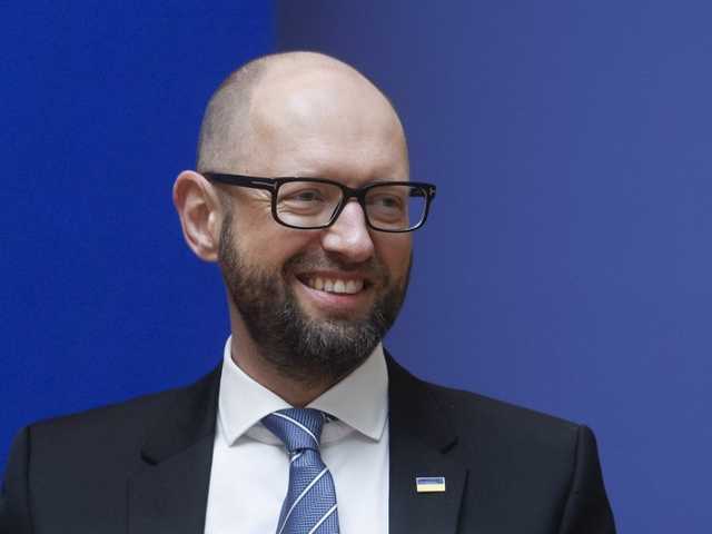 В тренажерном зале увидели странные упражнения Яценюка с шаром