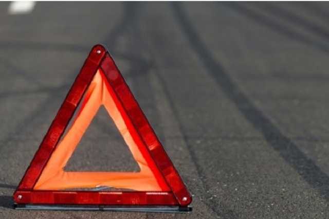 В Киеве пьяный водитель на Mercedes едва не врезался в забор