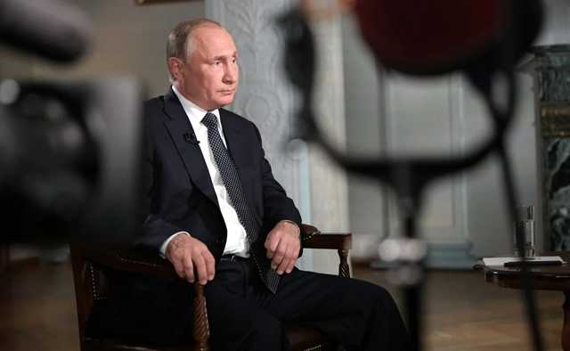 Путин не поздравил с 9 мая Порошенко и Зеленского, Песков объяснился