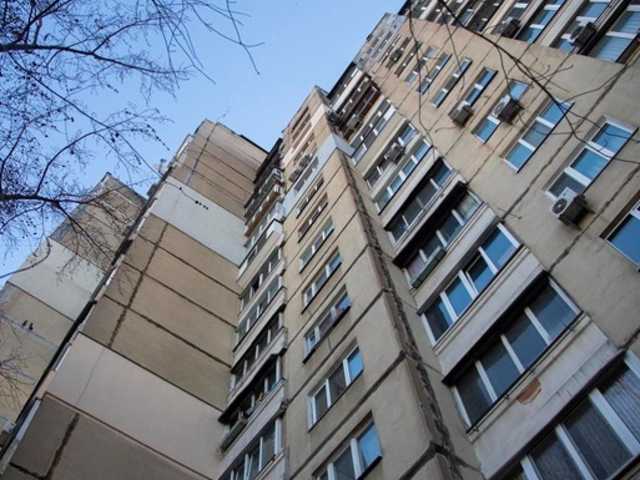 На Сумщине ребенок выпал из окна пятого этажа