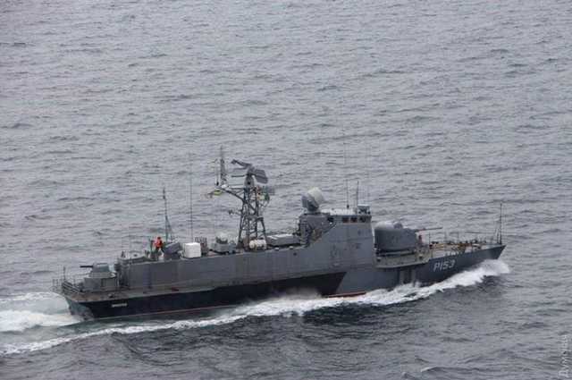 Ракетный катер ВМС Украины провел учения с британским разведывательным кораблем