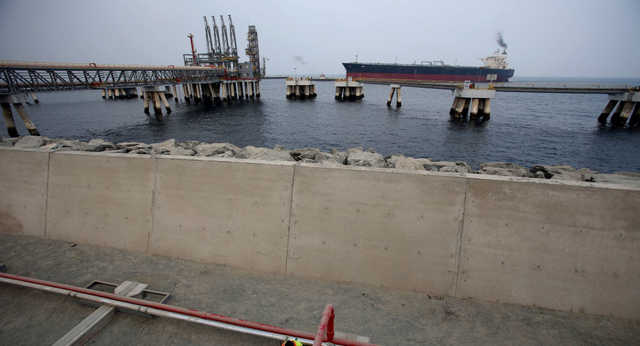 В ОАЭ взорвались сразу семь нефтяных танкеров