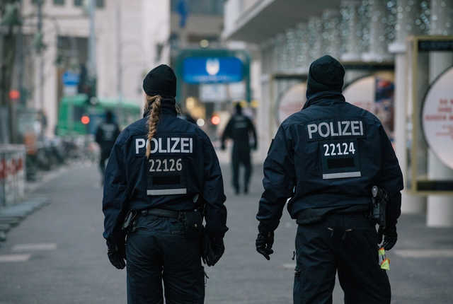 В Німеччині у готелі знайшли три тіла, пронизані стрілами з арбалету