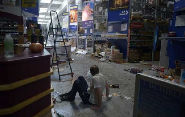 В центре оккупированной Макеевки до сих пор стоит разграбленный супермаркет