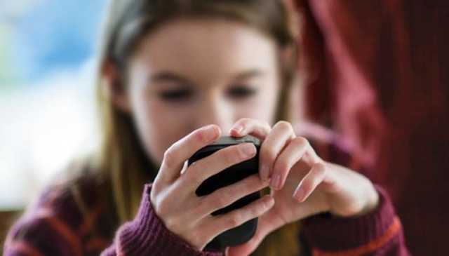 В Сумах школьница порезала руку лезвием под влиянием мобильного приложения