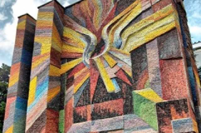 В Прилуках бульдозером уничтожили уникальную мозаику