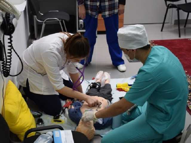 Массовое отравление в школе под Житомиром: 8 школьников оказались в реанимации