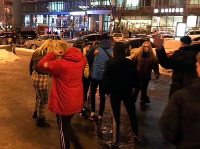 Возле киевского ТЦ «Гулливер» подростки нападают «просто так» и могут избить до полусмерти