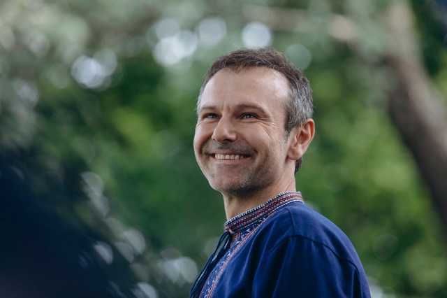 Не будет украинских олигархов: У Вакарчука рассказали, когда назовут доноров партии