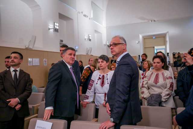 Аваков у Італії бере участь у суді на захист гвардійця Віталія Марківа