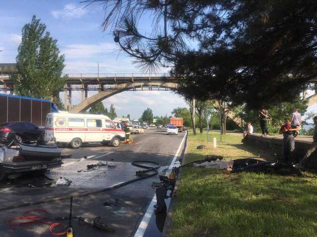 Смертельное ДТП в Днепре: двое погибших, тяжело травмирован ребенок