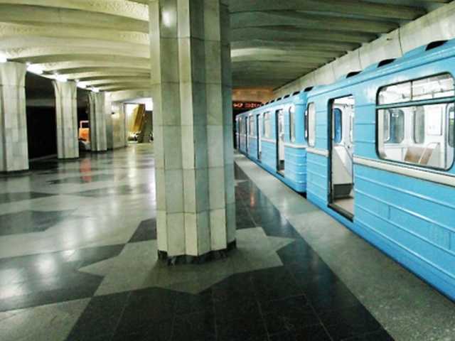 Сегодня три столичных станции метро изменят режим работы в связи с футболом