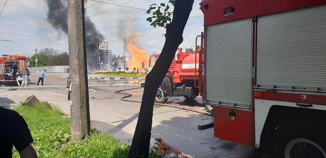 В Житомире загорелась заправка