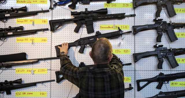В Швейцарии стартовал референдум о владении полуавтоматическим оружием