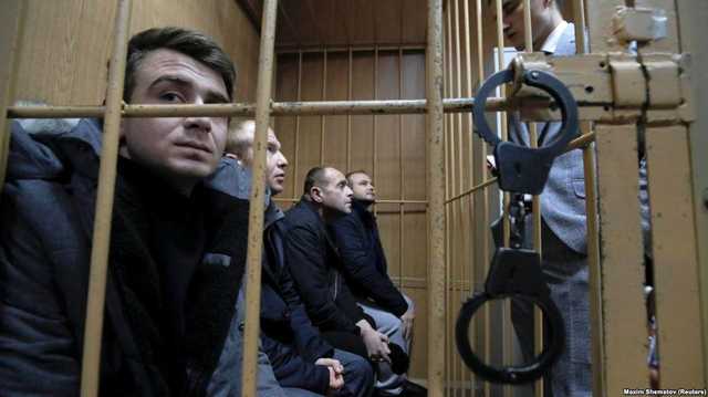 До полонених українських моряків не пускають адвокатів