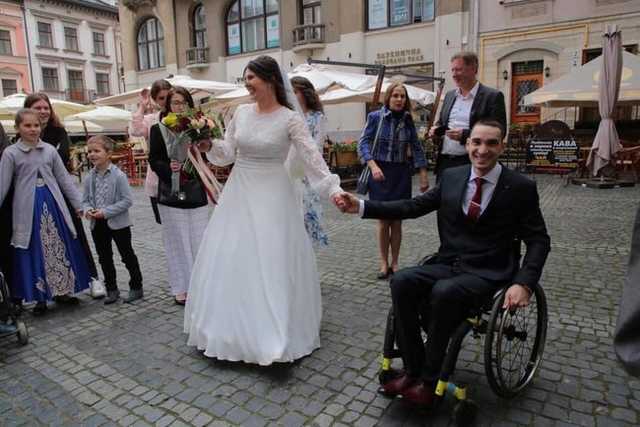 Герой АТО, участник "Игр Непокоренных" десантник Калитюк женился