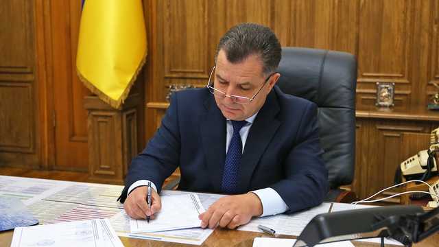 Министр обороны Полторак подал в отставку