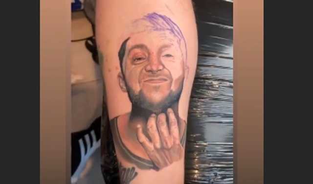 Житель столицы сделал тату с Зеленским