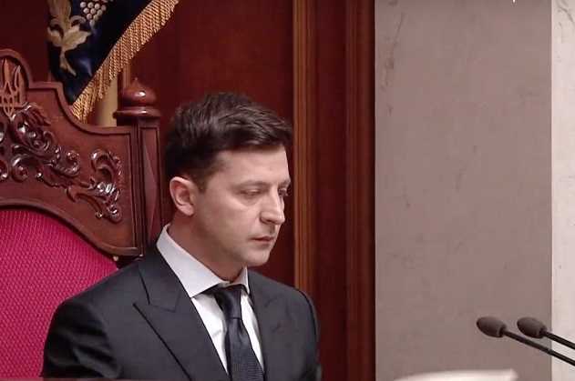 Зеленский заявил, что готов лишиться своей должности и репутации ради мира на Донбассе