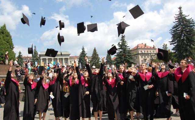 Уряд зменшить кількість бюджетних місць для магістрів