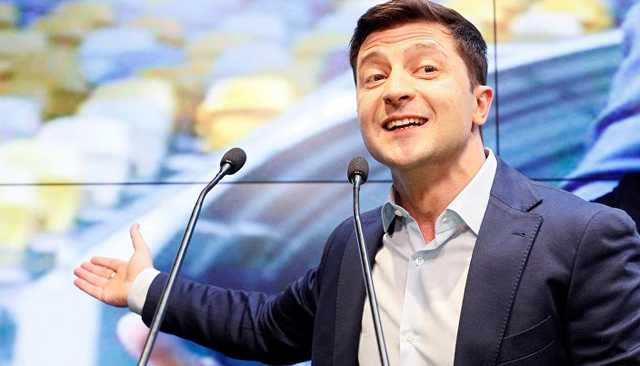 Зеленский пригласил глав фракций на консультации по роспуску Рады: все подробности