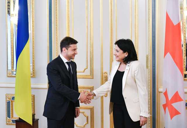 Президент Грузии пригласила Зеленского “развивать украинско-грузинские отношения”