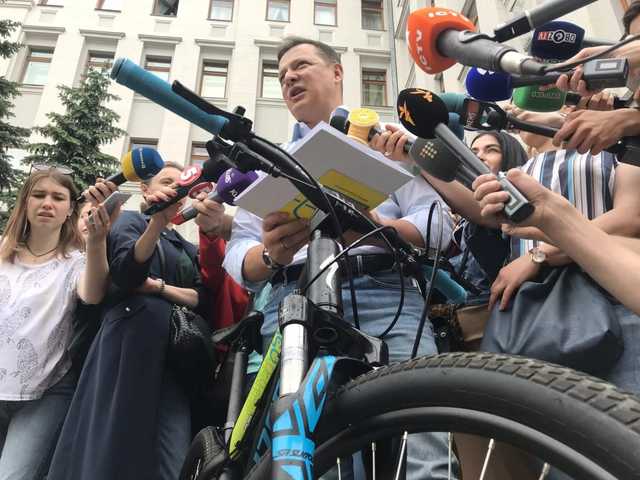 Ляшко устроил скандал в АП и сцепился с охраной президента