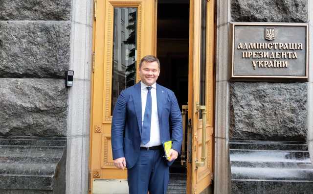 Советник Зеленского Богдан вышел к журналистам