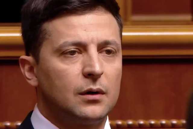 Зеленский оконфузился - допустил ошибку в указе в собственной фамилии