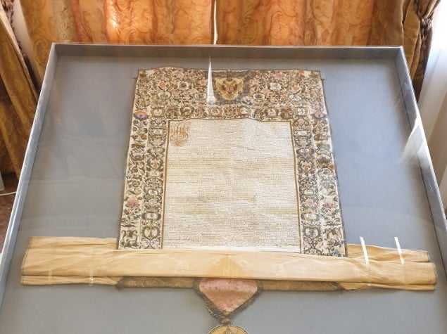 В Киеве презентовали грамоту Петра I: фото исторического документа